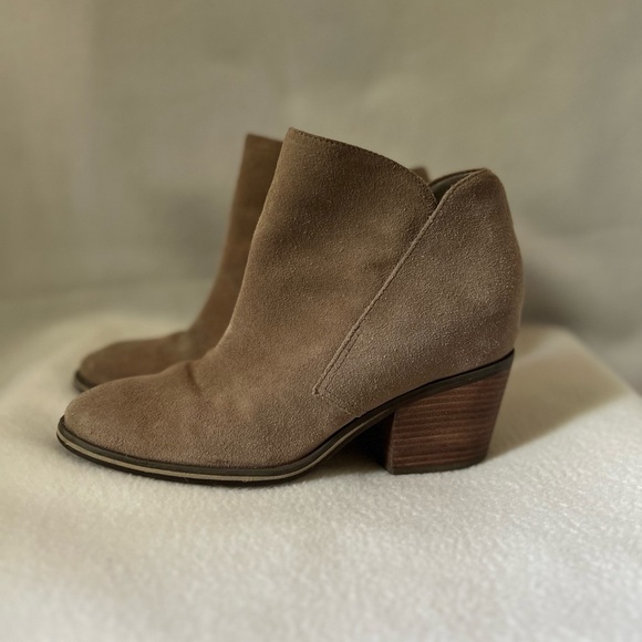 Jessica Simpson Size 8 1/2 Beige Suede Ankle Boots - Picture 1 of 16